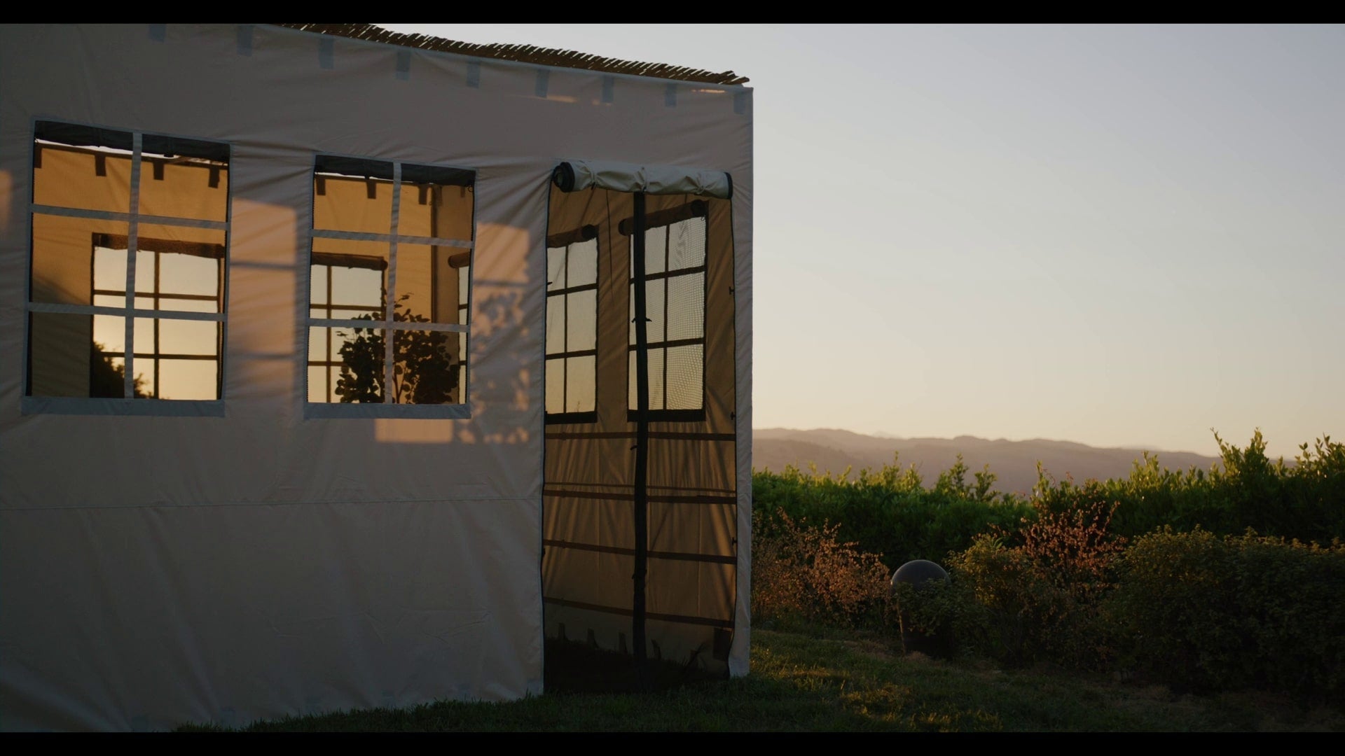 Deluxe Sukkah with 7.5ft galvanized steel frame, spacious and durable